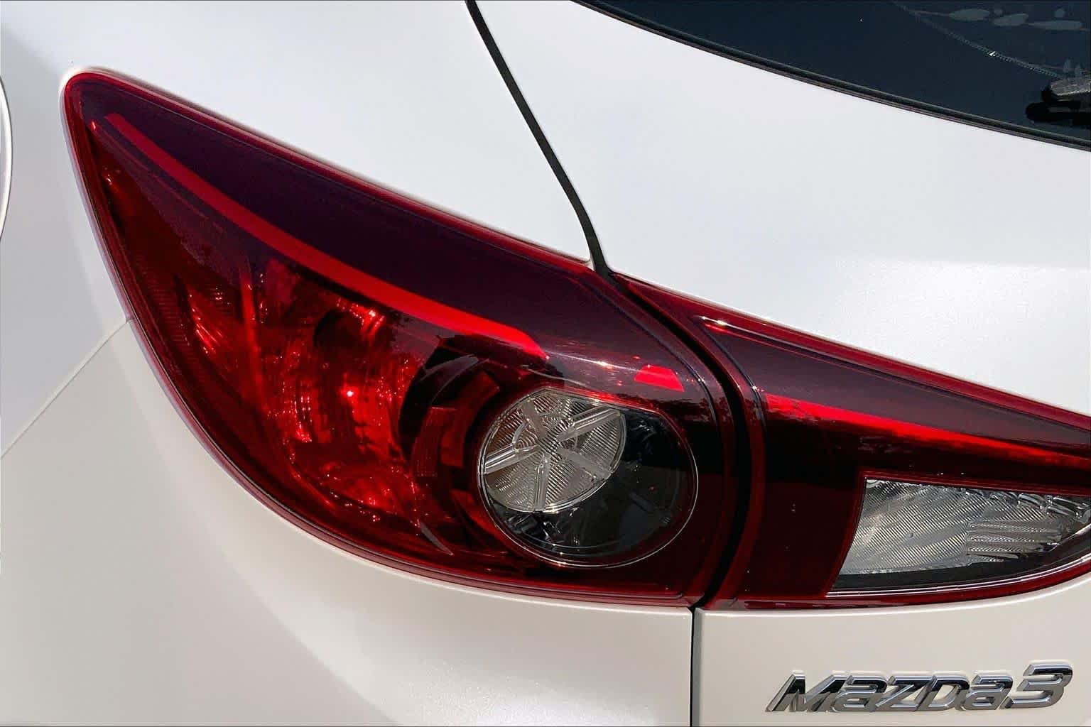 Used 2018 Snowflake White Pearl Mica Mazda Sport image 28