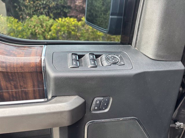 Used 2015 Tuxedo Black Metallic Ford Platinum image 18