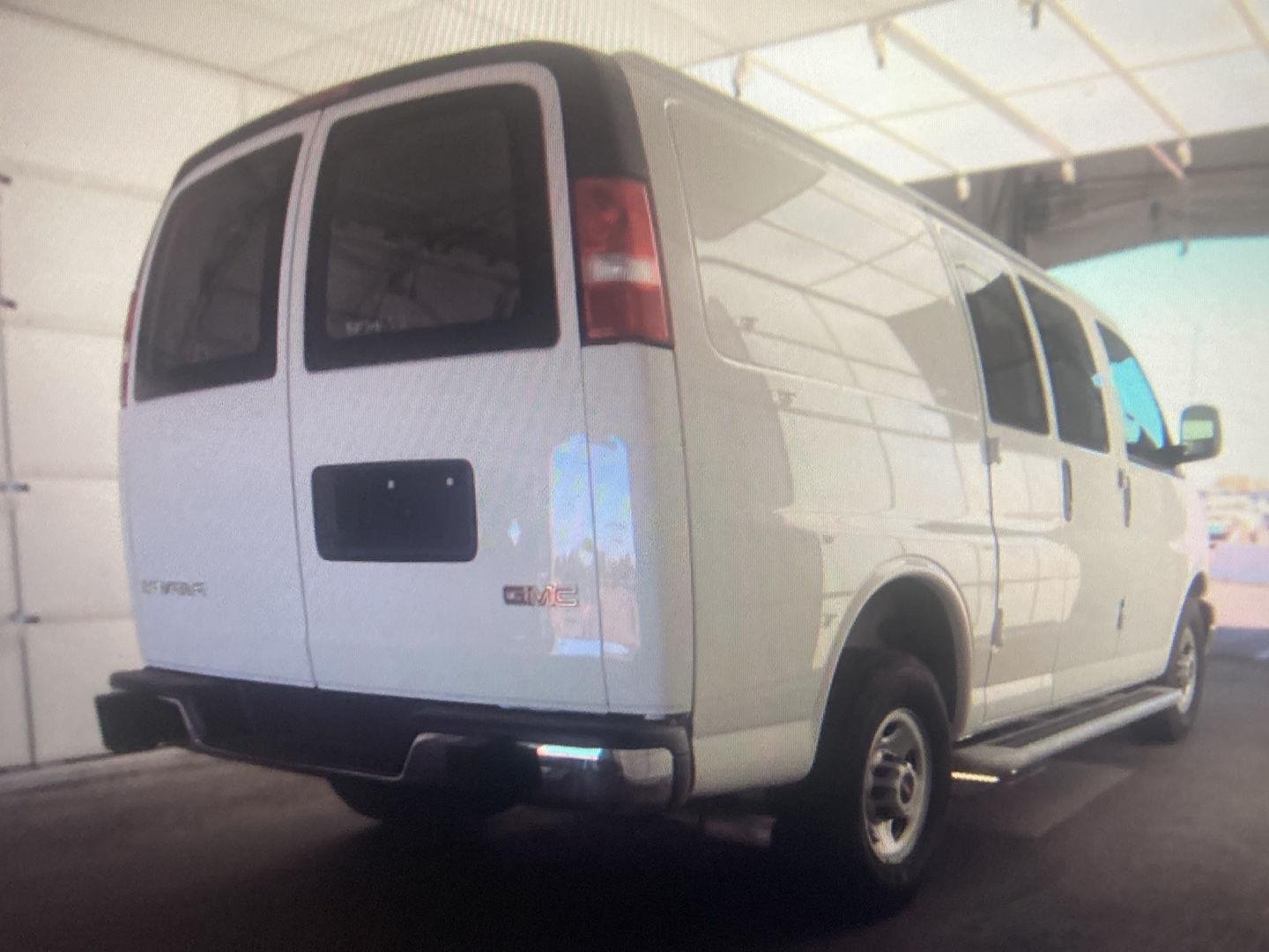 Used 2025 Summit White GMC 2500 image 3