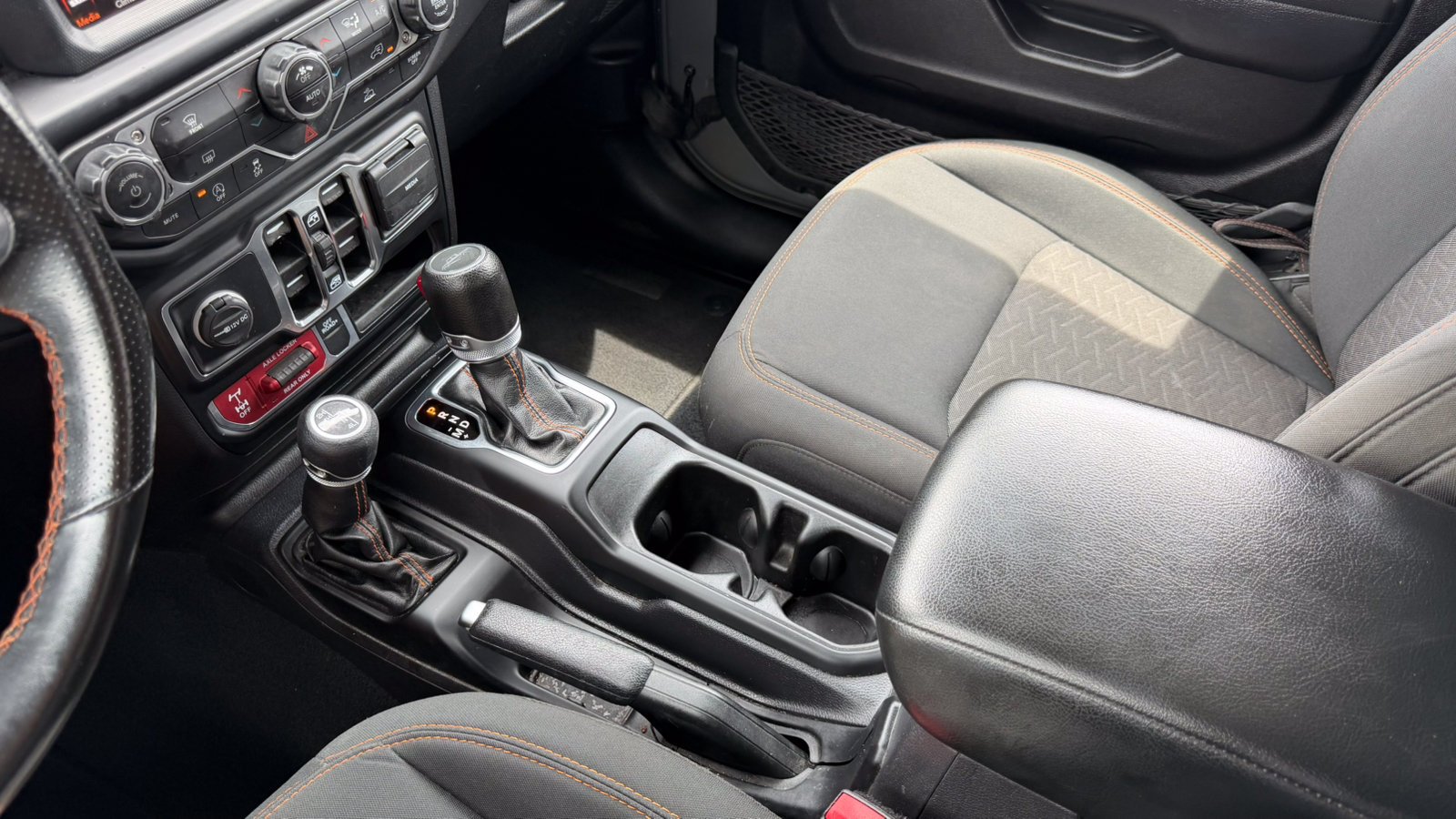 Used 2022 Sting-Gray Clearcoat Jeep Mojave image 24