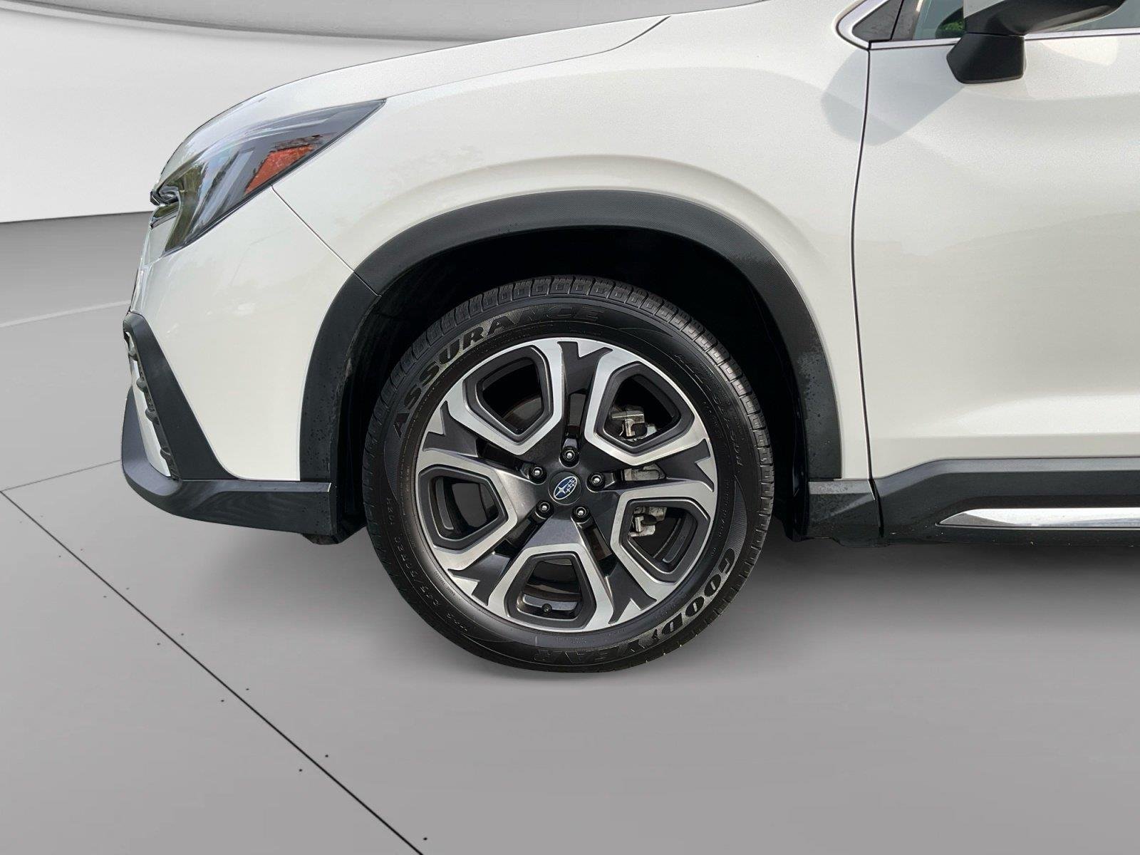 Used 2023 Crystal White Pearl Subaru Limited image 14