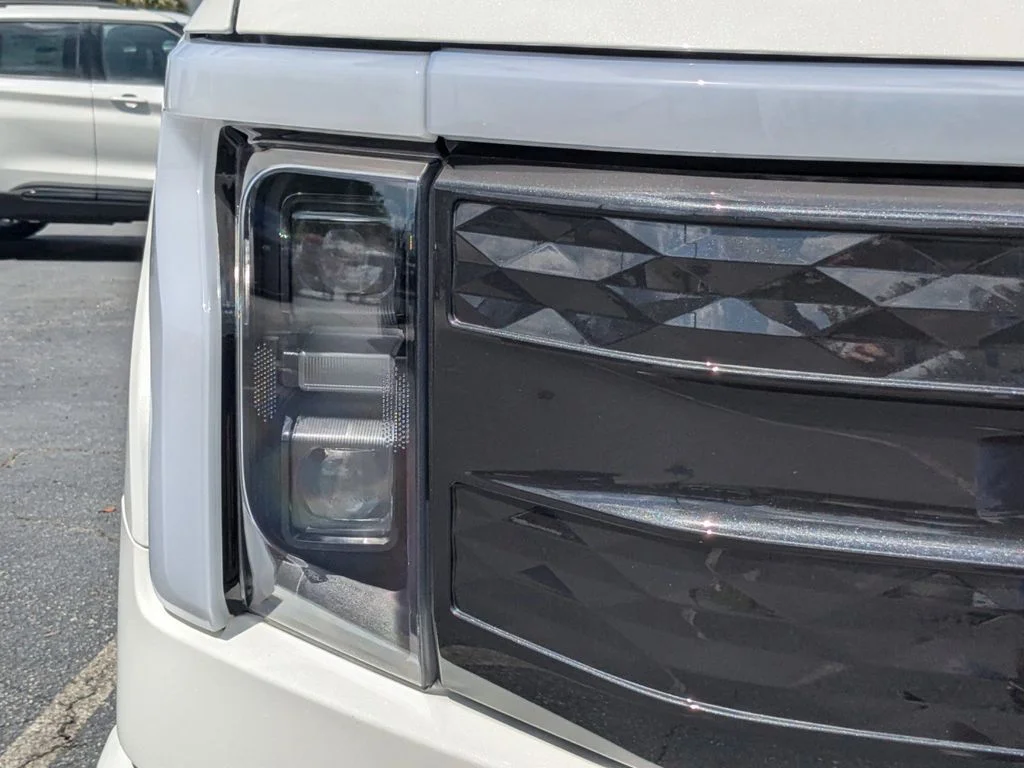 2025 Ford F-150 Lightning Platinum - Photo 10