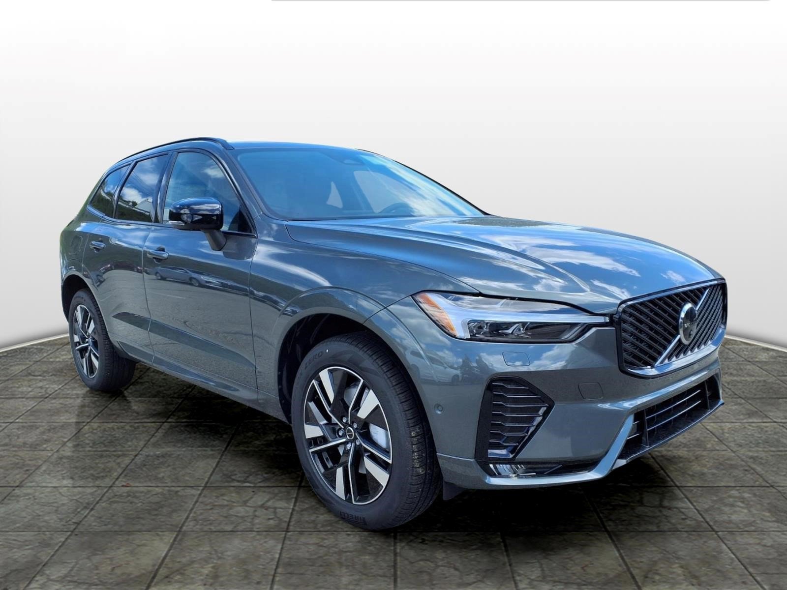 2026 Volvo XC60 B5 Plus Dark AWD's photo