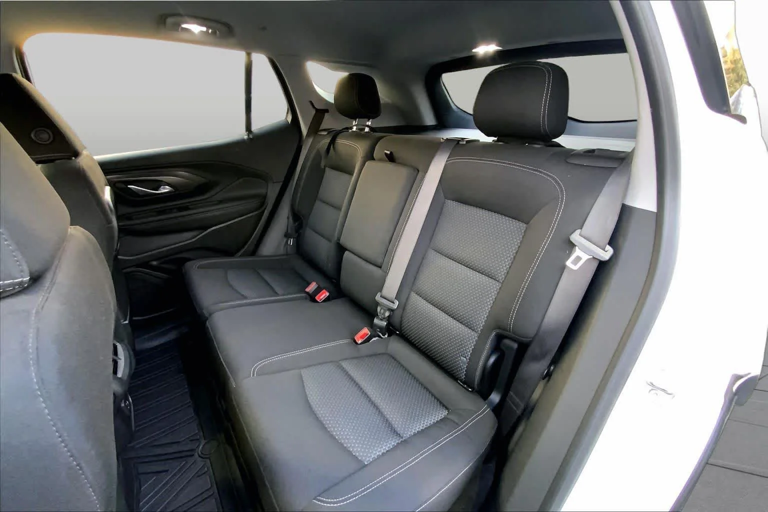Used 2022 Summit White GMC SLE image 20