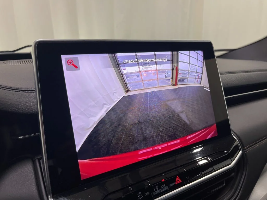 Used 2022 Red Jeep High Altitude image 12