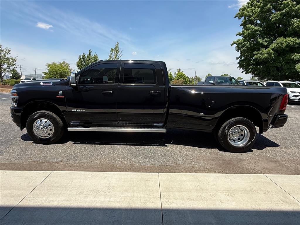 Used 2025 Diamond Black Crystal Pearl Coat Ram Laramie image 6