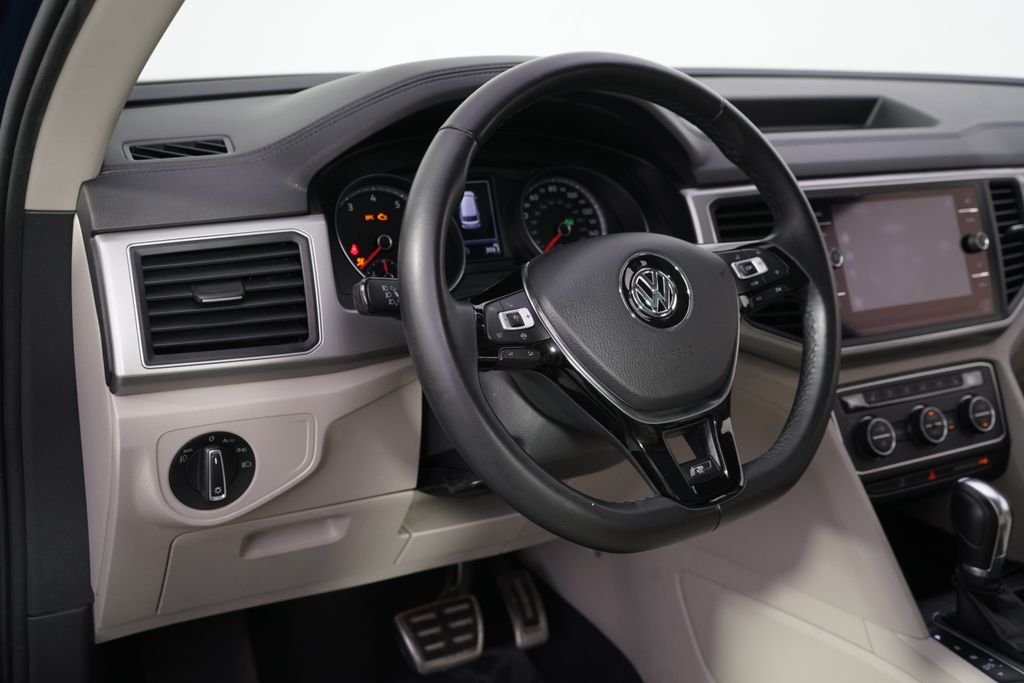 Used 2019 Blue Metallic Volkswagen 3.6L V6 SE image 11