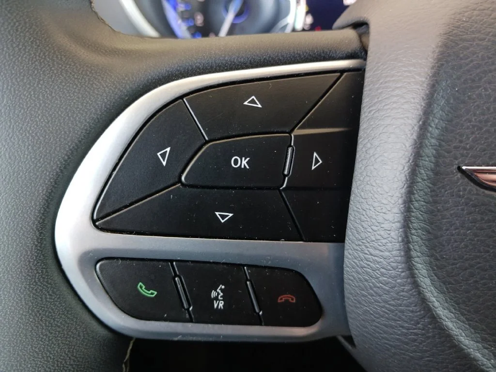 Used 2025 Blue Chrysler Select image 32