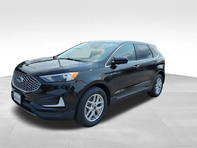 Used 2023 Black Ford SEL image 2