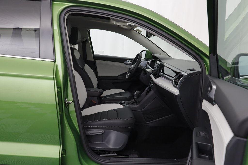 2025 Volkswagen Taos SEL - Photo 19