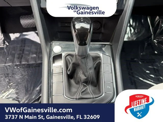 Certified Used 2025 Pyrite Silver Metallic Volkswagen SE image 26