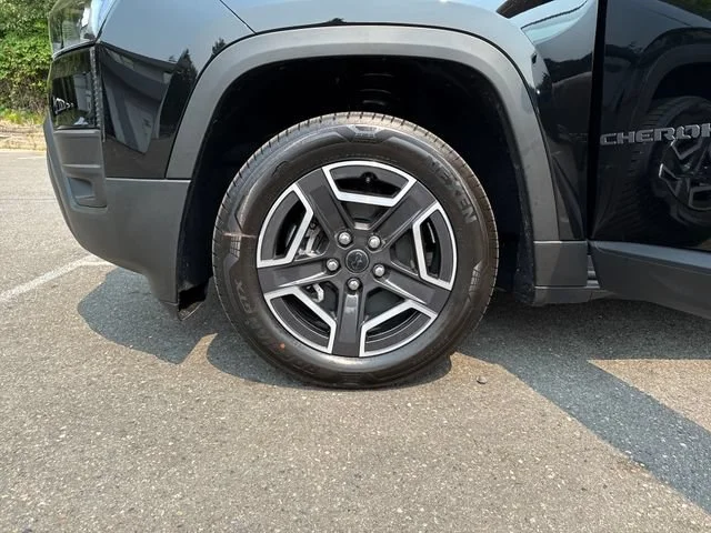 New 2026 Diamond Black Crystal Pearlcoat Jeep Limited image 27