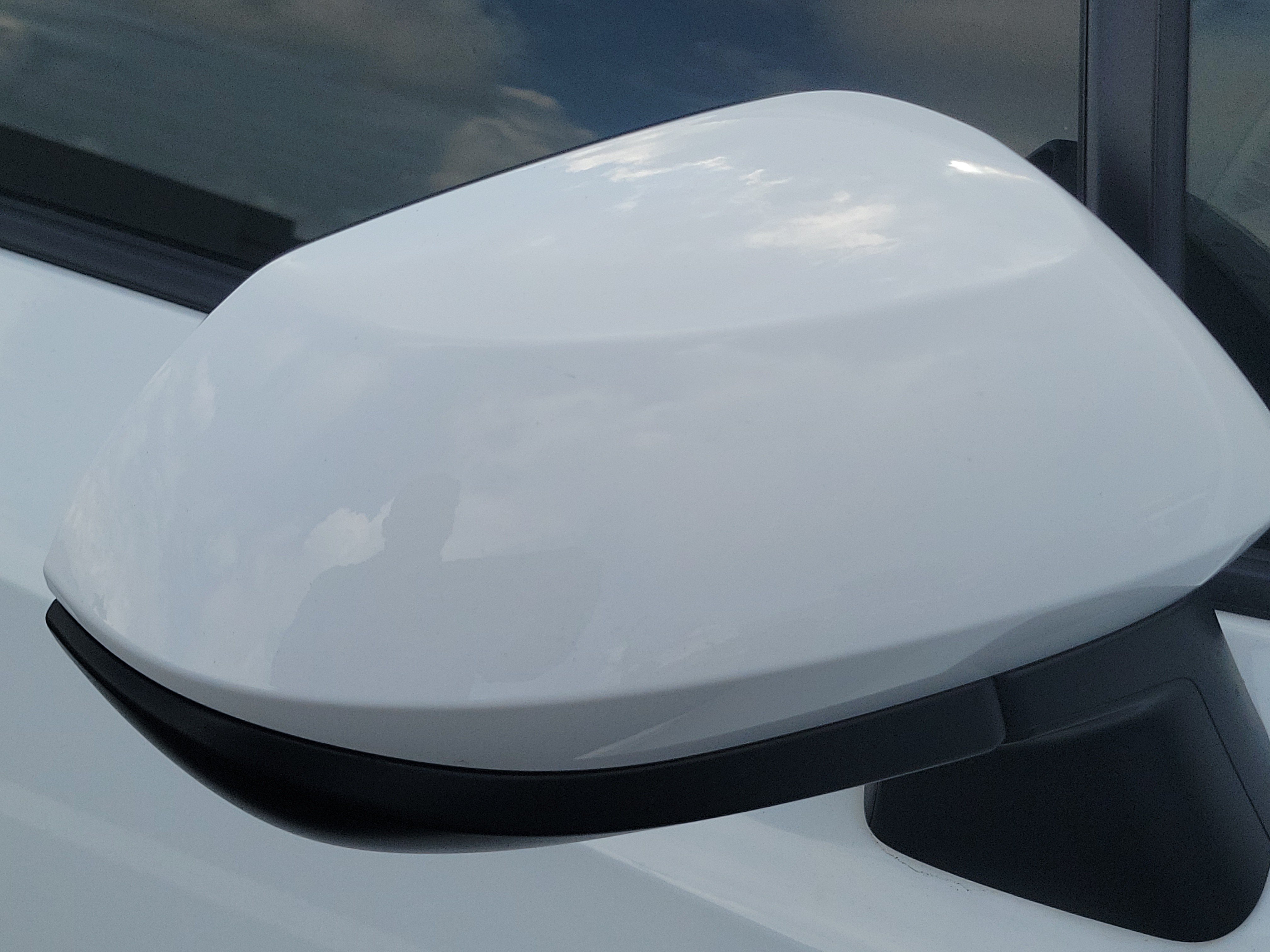 Used 2025 Ice Toyota LE image 8