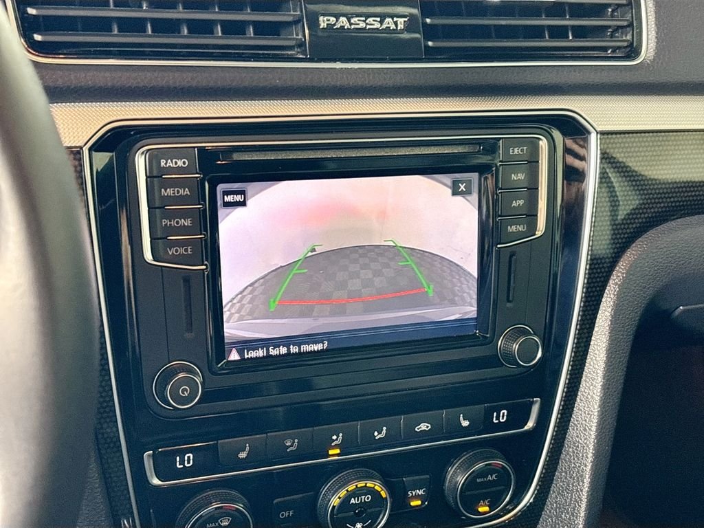 Used 2019 Platinum Gray Metallic Volkswagen 2.0T SE R-Line image 17