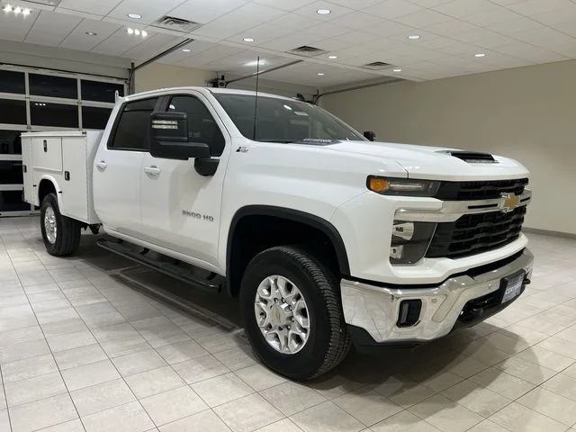 Used 2025 Summit White Chevrolet LT image 7