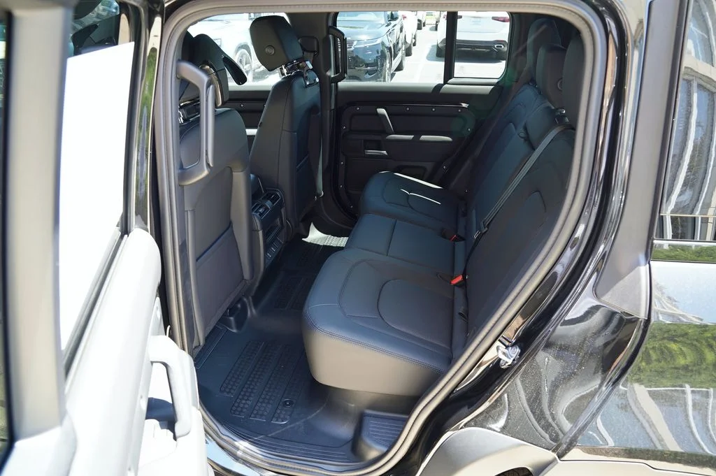 New 2026 Santorini Black Land Rover S image 31