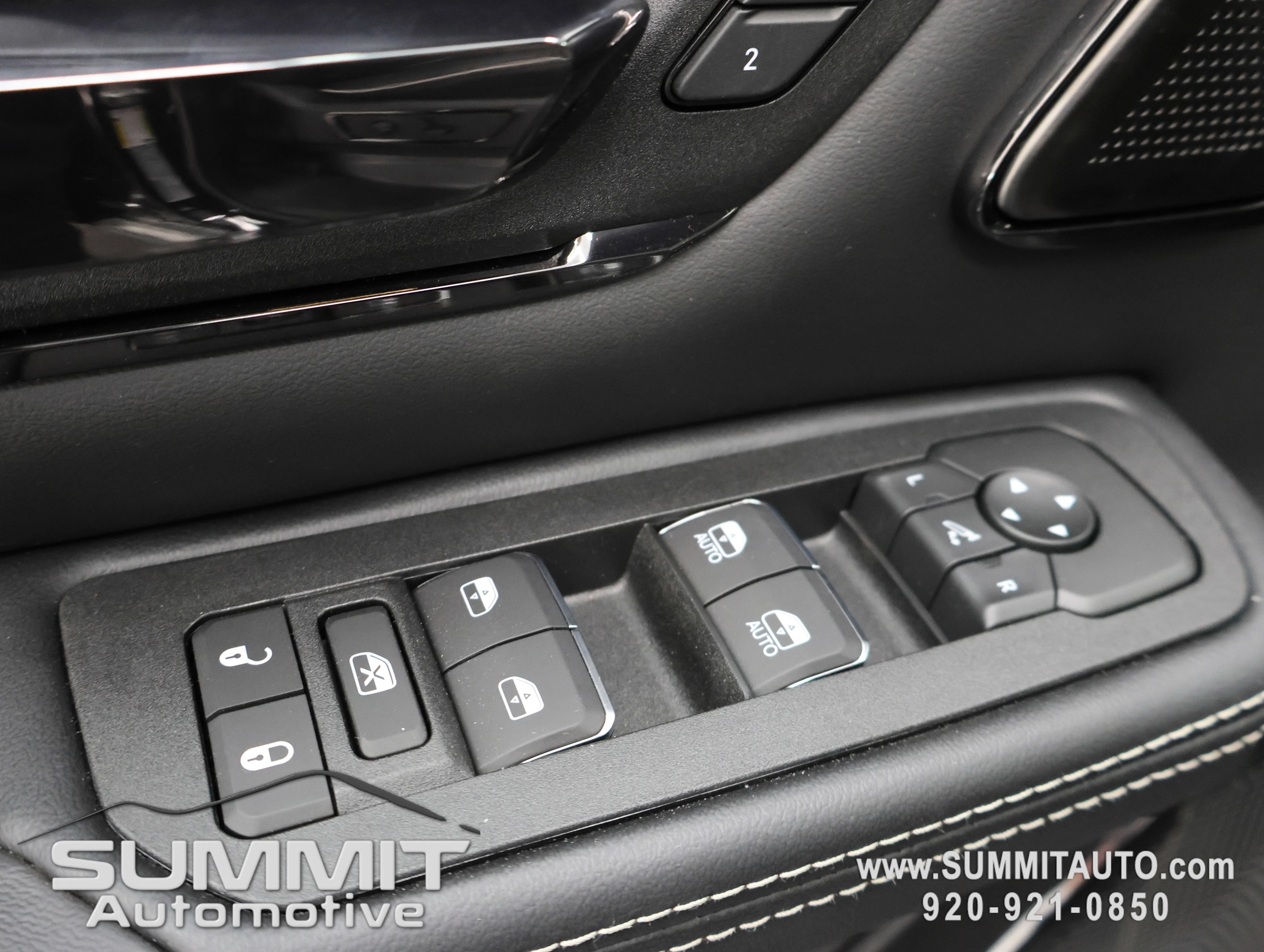 New 2026 Diamond Black Crystal Pearl-Coat Exterior Paint RAM Limited image 52