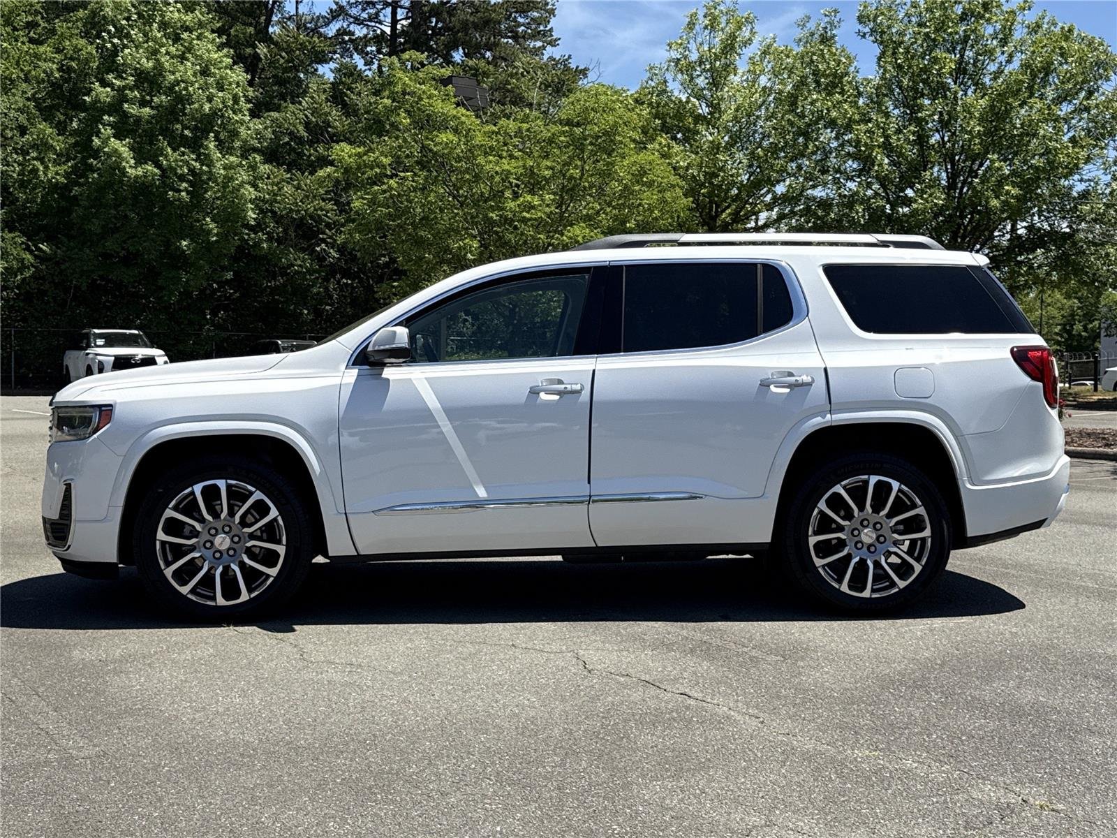 Used 2023 White Frost Tricoat GMC Denali image 29
