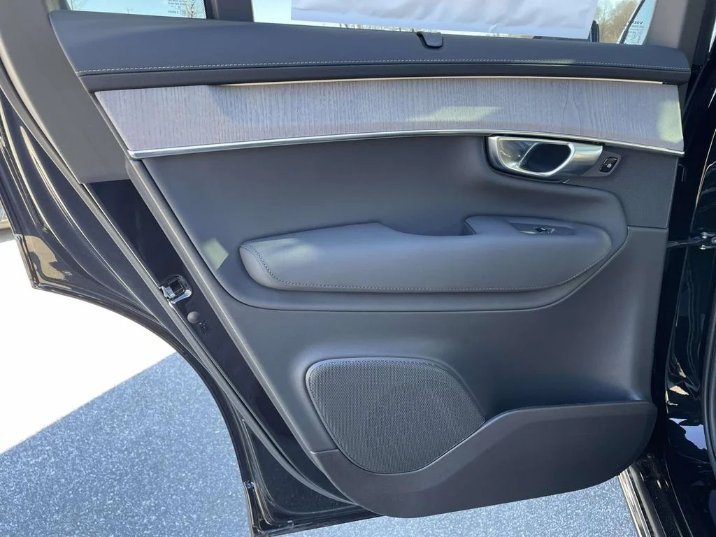 New 2026 Onyx Black Volvo Ultra image 2