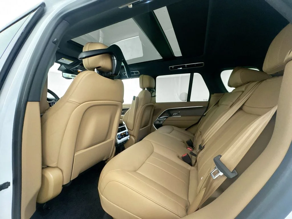 New 2026 Ostuni Pearl White Land Rover SE image 24