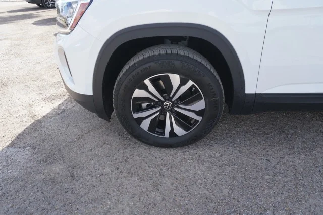 2024 Volkswagen Atlas SE - Photo 11
