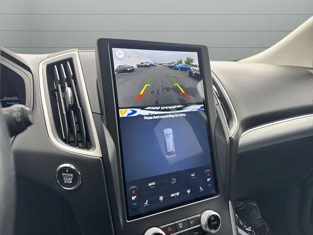 Used 2022 Black Ford SEL image 18