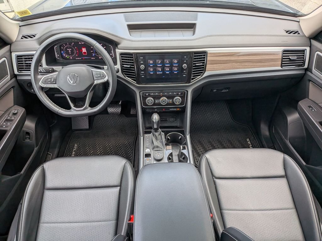 Certified Used 2022  Volkswagen 2.0T SEL image 28