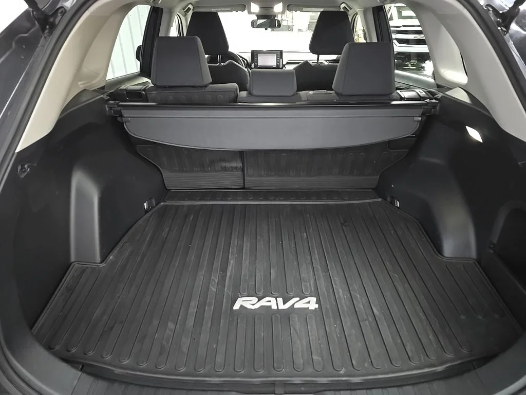 Used 2022 Gray Toyota LE image 11