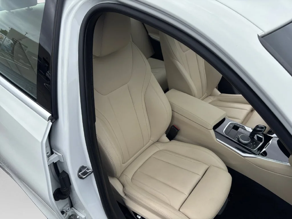 Used 2019 White BMW 330i xDrive image 29