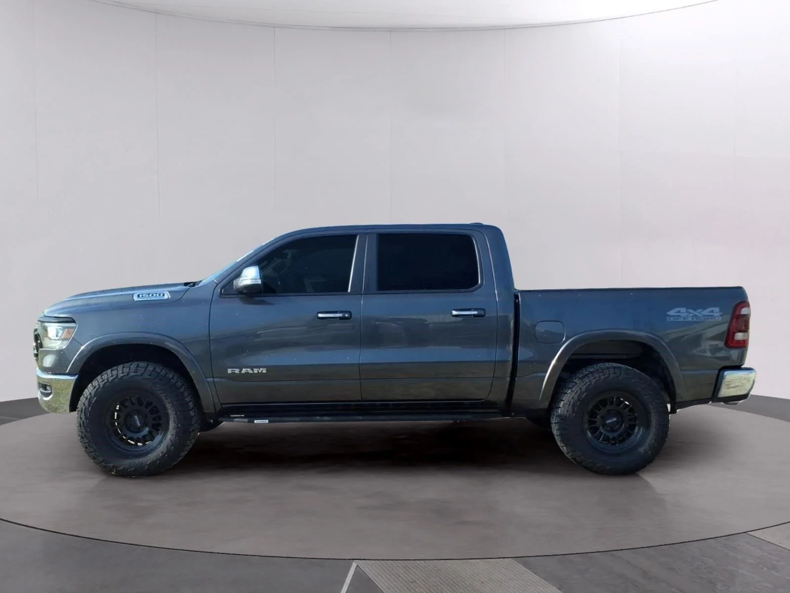 Used 2021 Granite Crystal Metallic Clearcoat Ram Laramie image 2