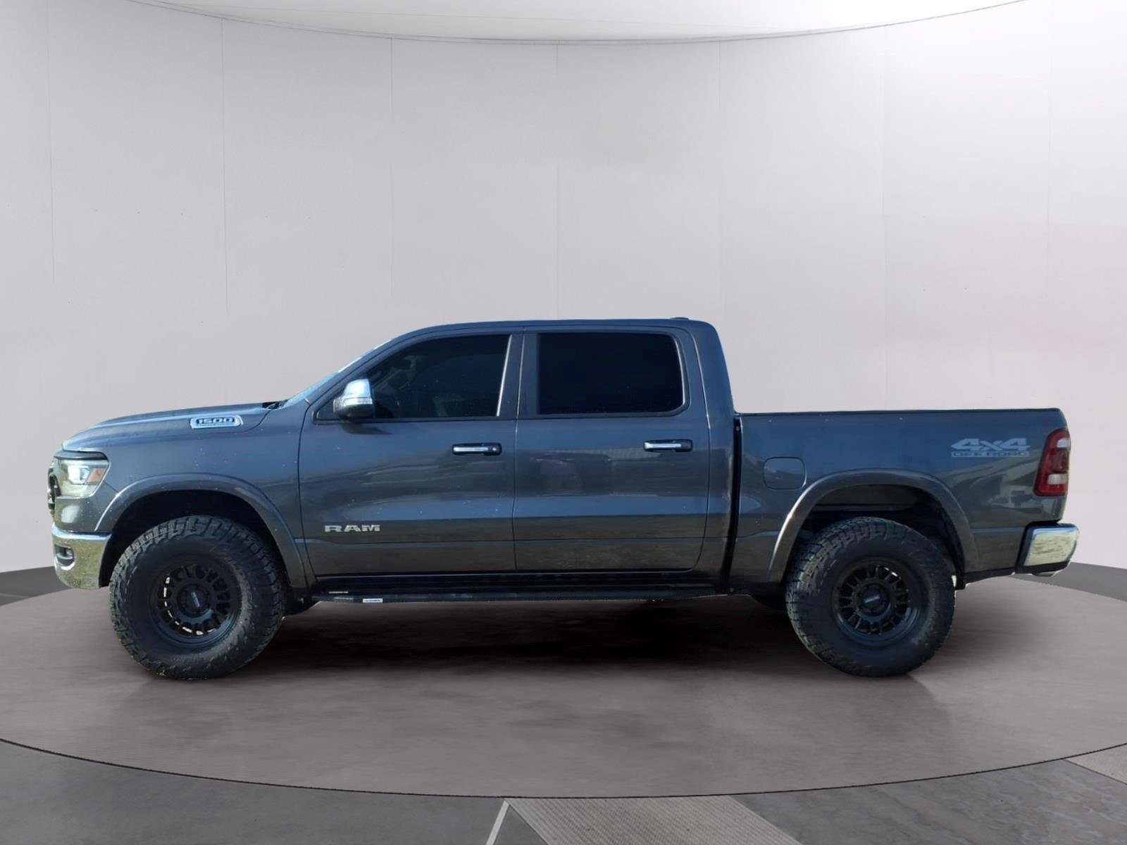 Used 2021 Granite Crystal Metallic Clearcoat Ram Laramie image 2