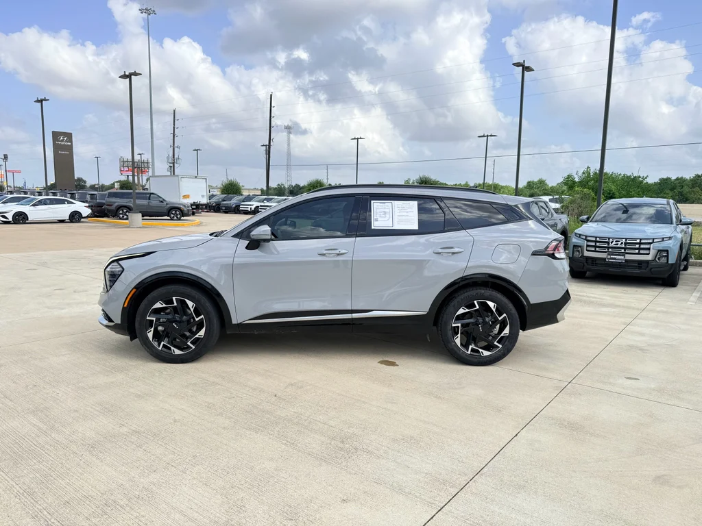 Used 2023 Wolf Gray Kia SX-Prestige image 10