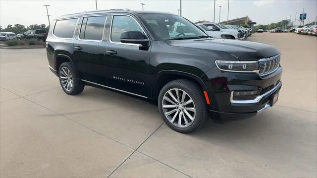 New 2024 Diamond Black Crystal Pearl-Coat Exterior Paint Jeep  image 3