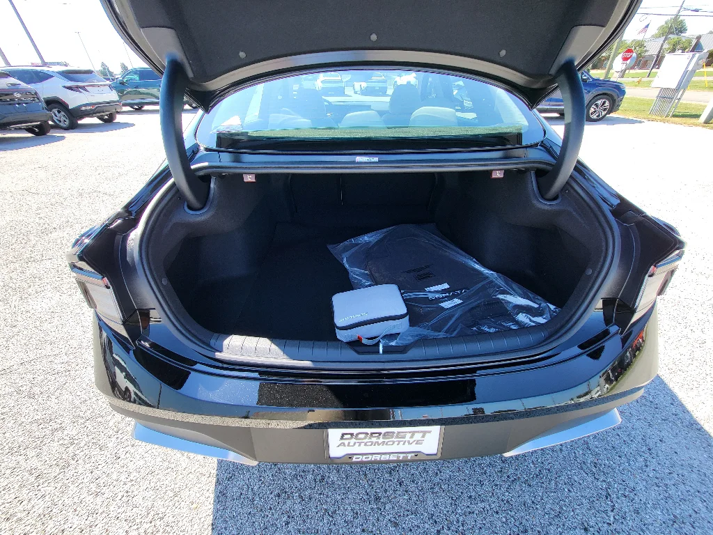 New 2026 Abyss Black Hyundai SE image 25