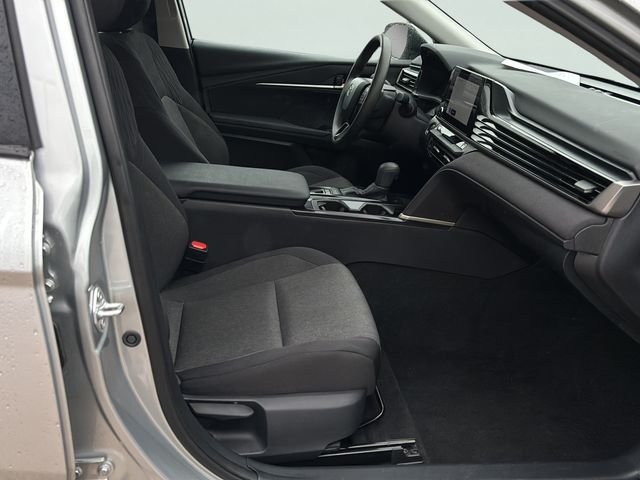 2025 Toyota Camry LE - Photo 11