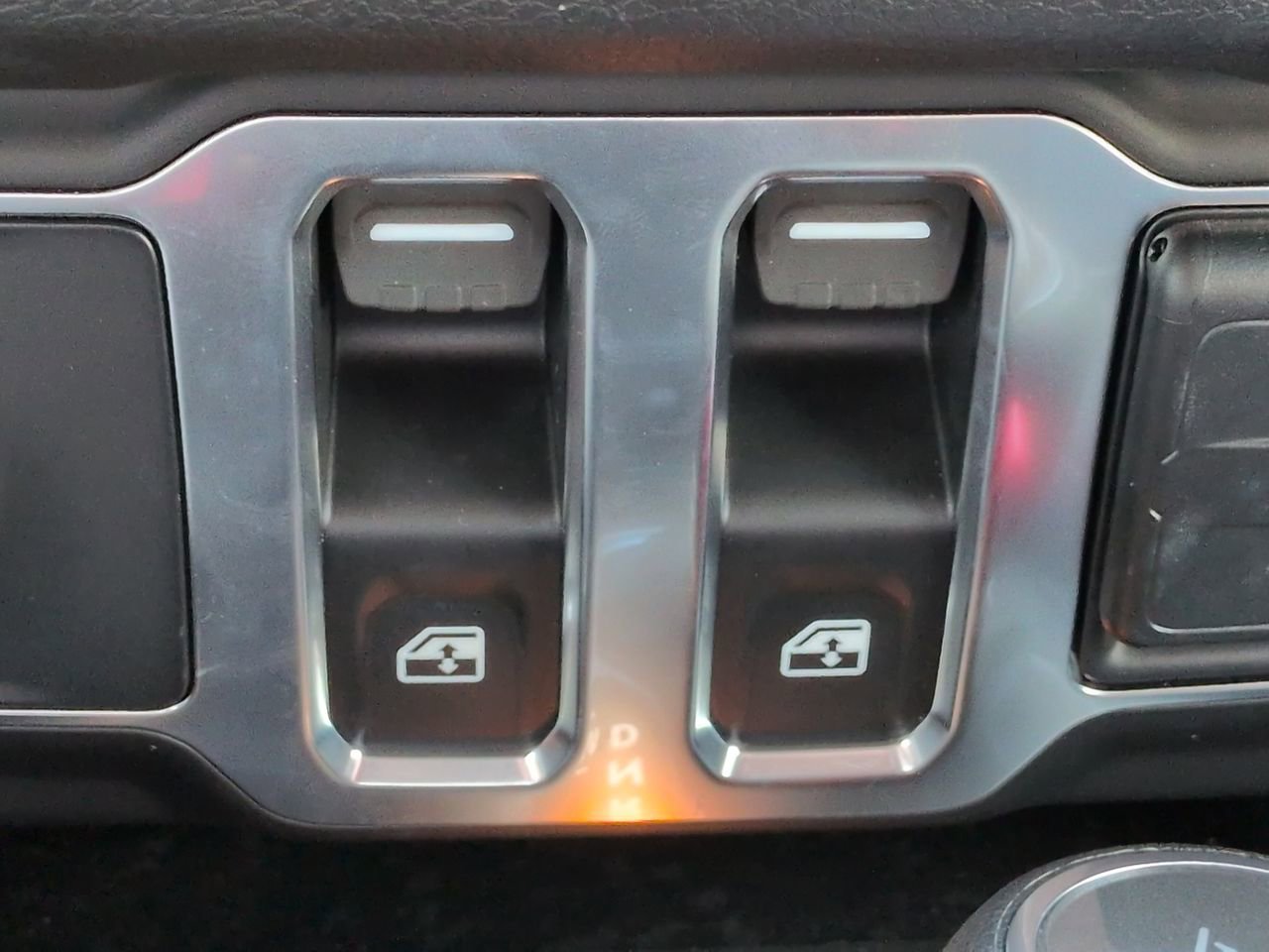 Certified Used 2025 Anvil Clear Coat Jeep Sport image 20