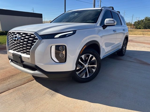 Used 2022 White Hyundai SEL image 1