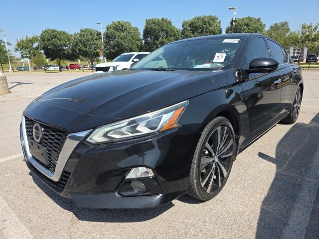 Used 2019 Black Nissan 2.5 Platinum image 3