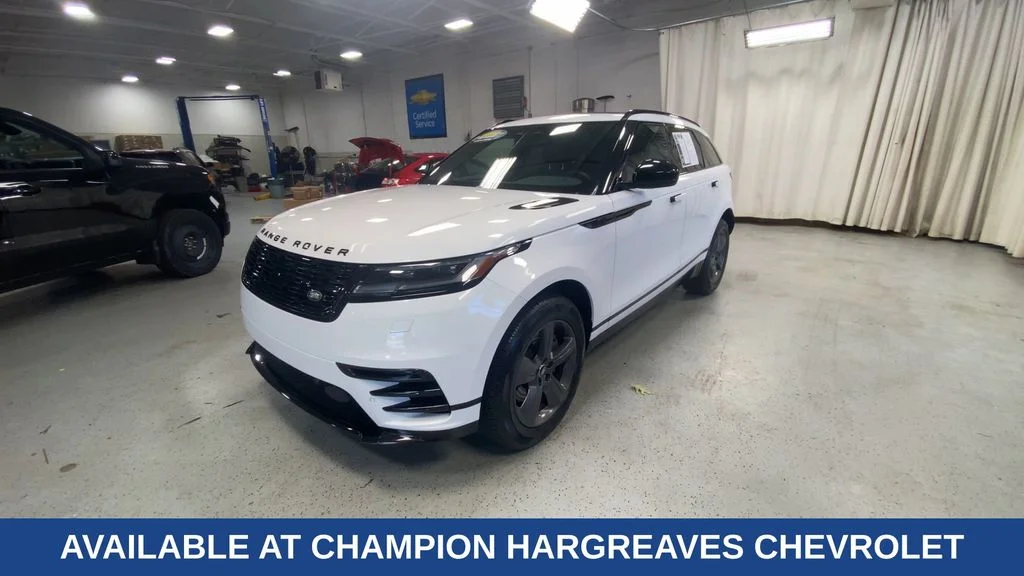 Used 2025 Fuji White Land Rover Dynamic SE image 5