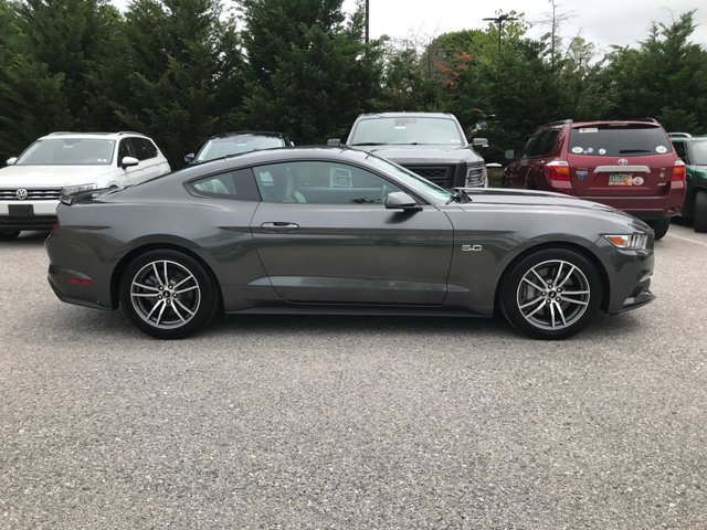 Used 2015 Magnetic Metallic Ford GT Premium image 8