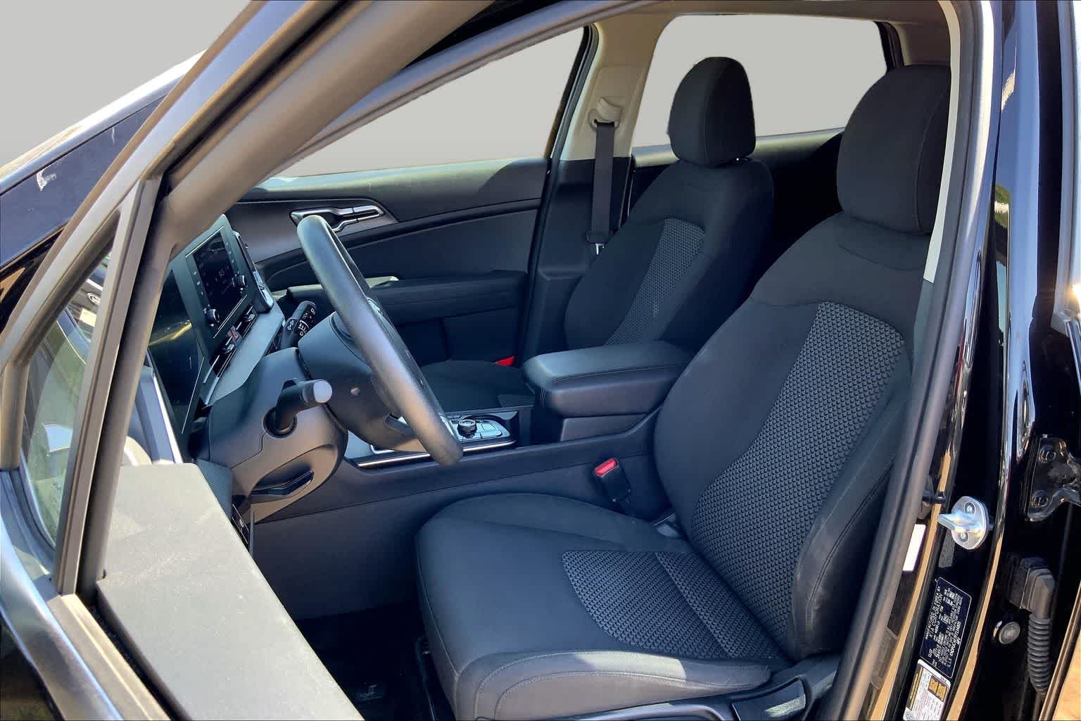 Used 2023 Fusion Black Kia LX image 8