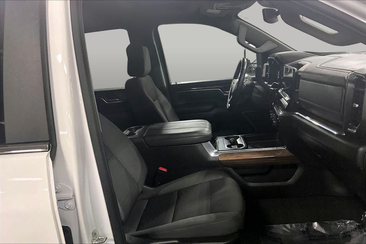 Used 2025 Summit White Chevrolet LT image 9