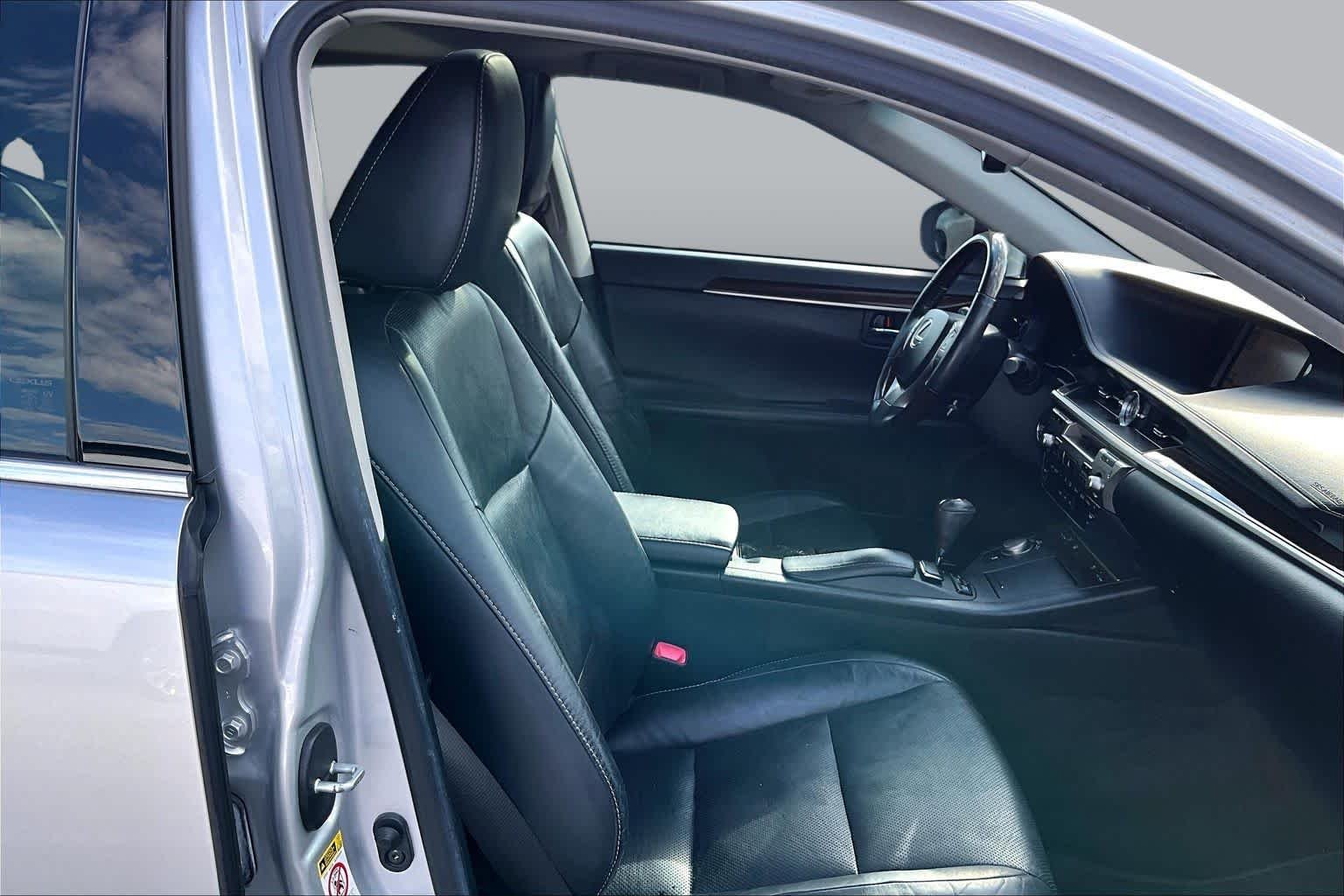 Used 2014 Silver Lining Metallic Lexus  image 9