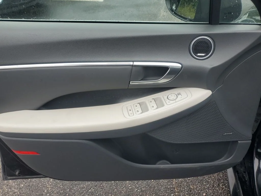 Used 2023 Black Hyundai SEL image 16