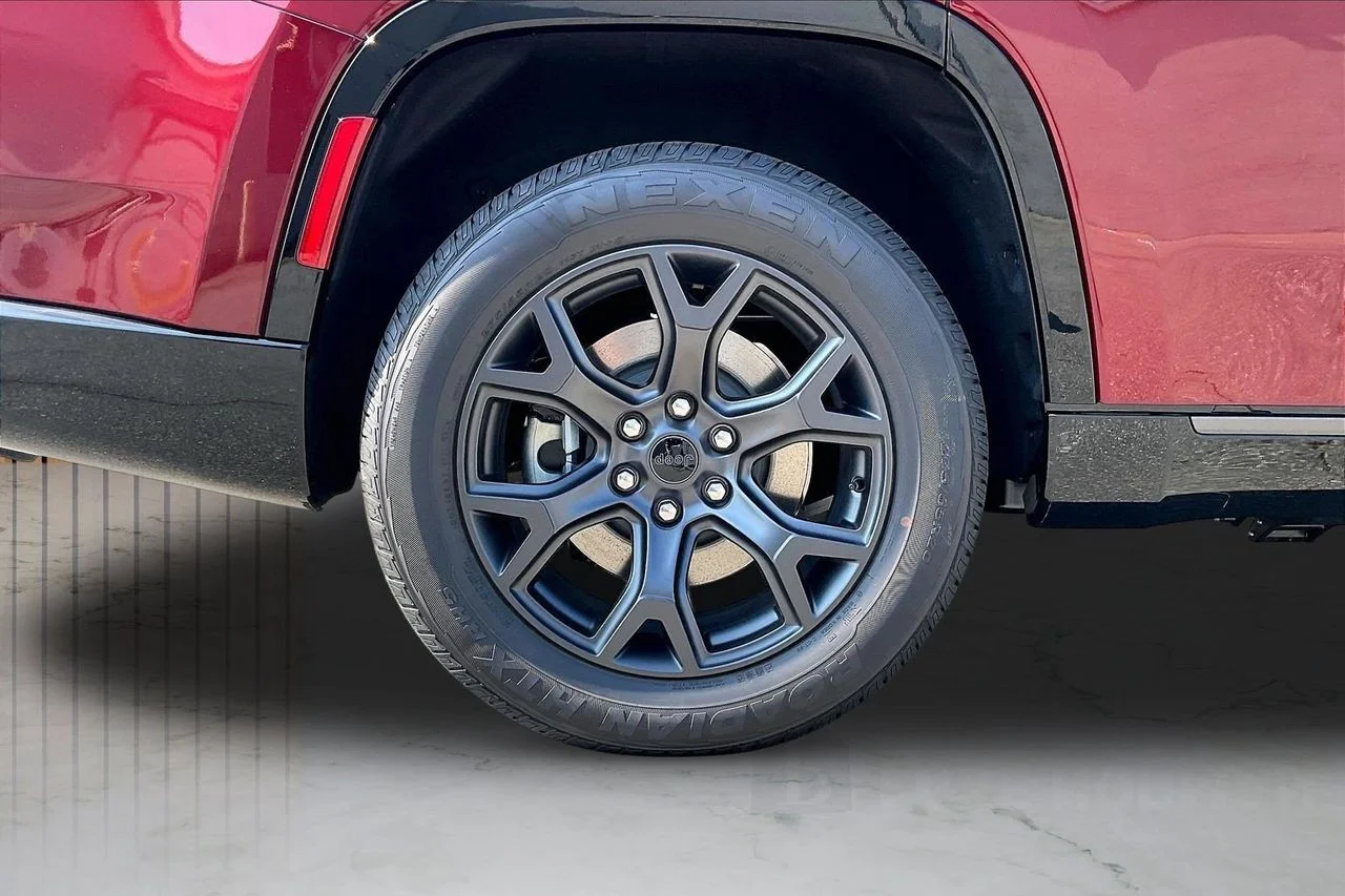 New 2026 Velvet Red Pearl-Coat Exterior Paint Jeep Limited Altitude image 38