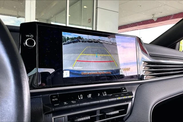 Used 2025  Toyota SE image 13