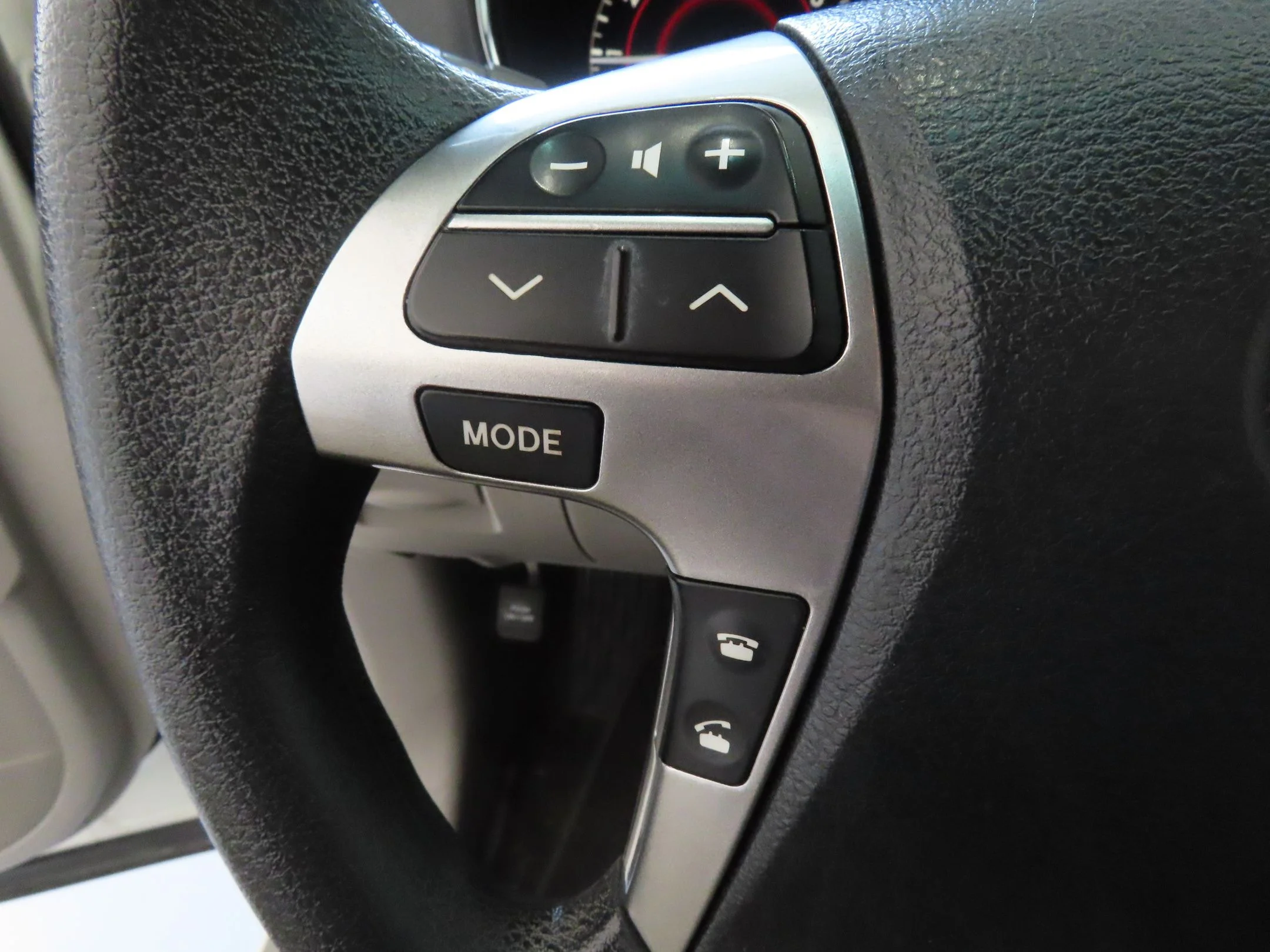 Used 2012 White Toyota Base image 14