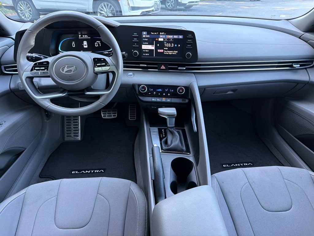 2025 Hyundai Elantra SEL - Photo 22