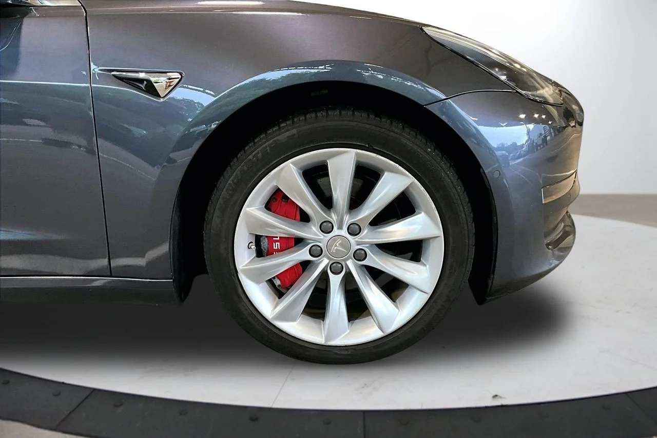 Used 2019  Tesla Long Range image 33