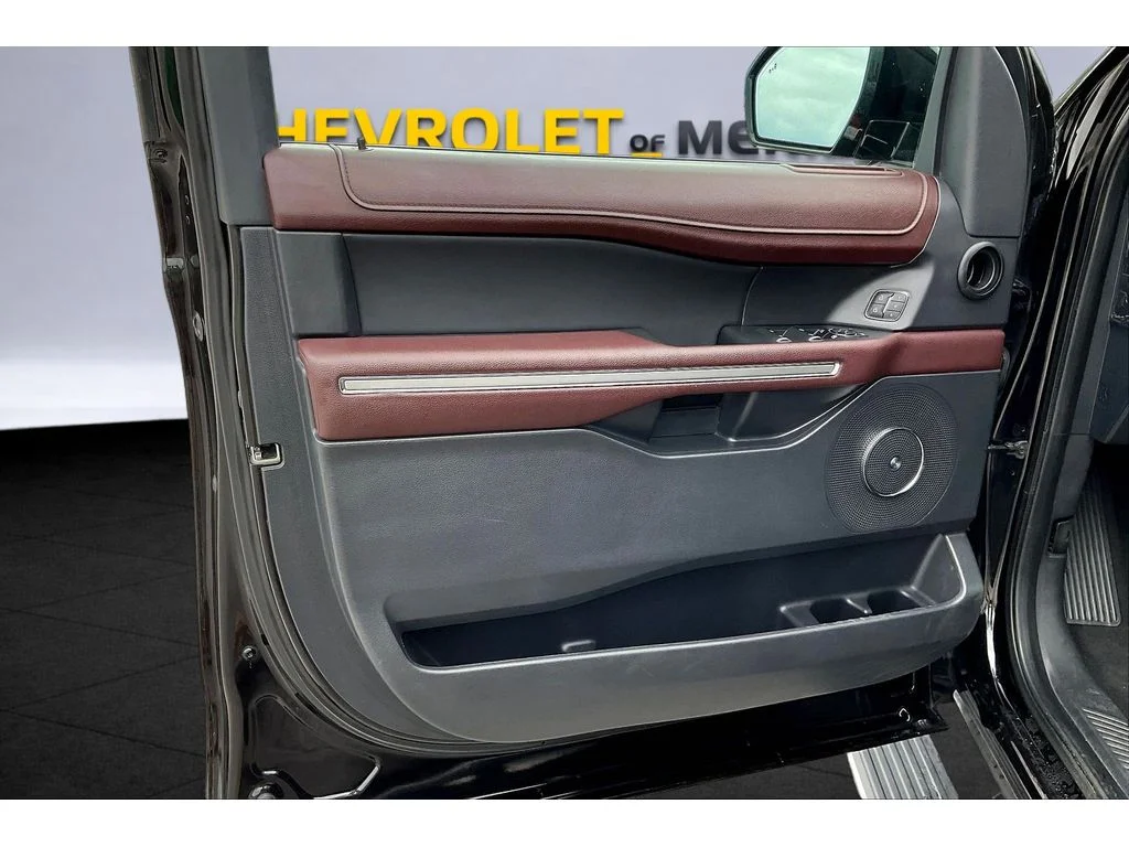 Used 2024  Ford Limited image 16